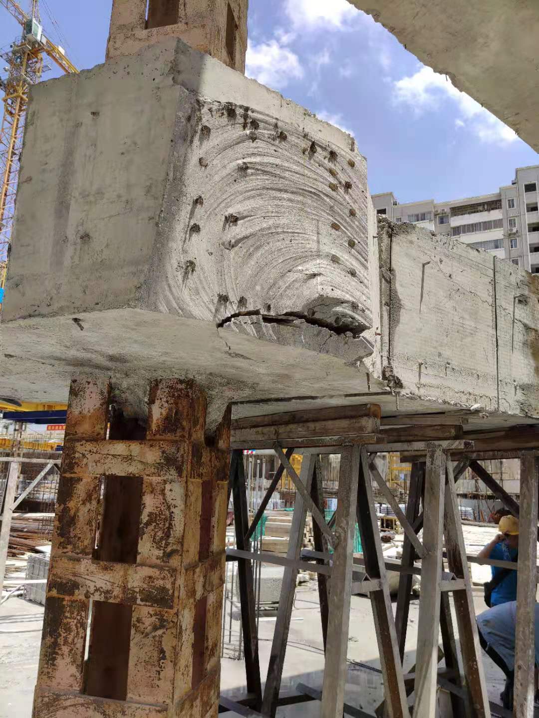 Reinforced concrete cutting 