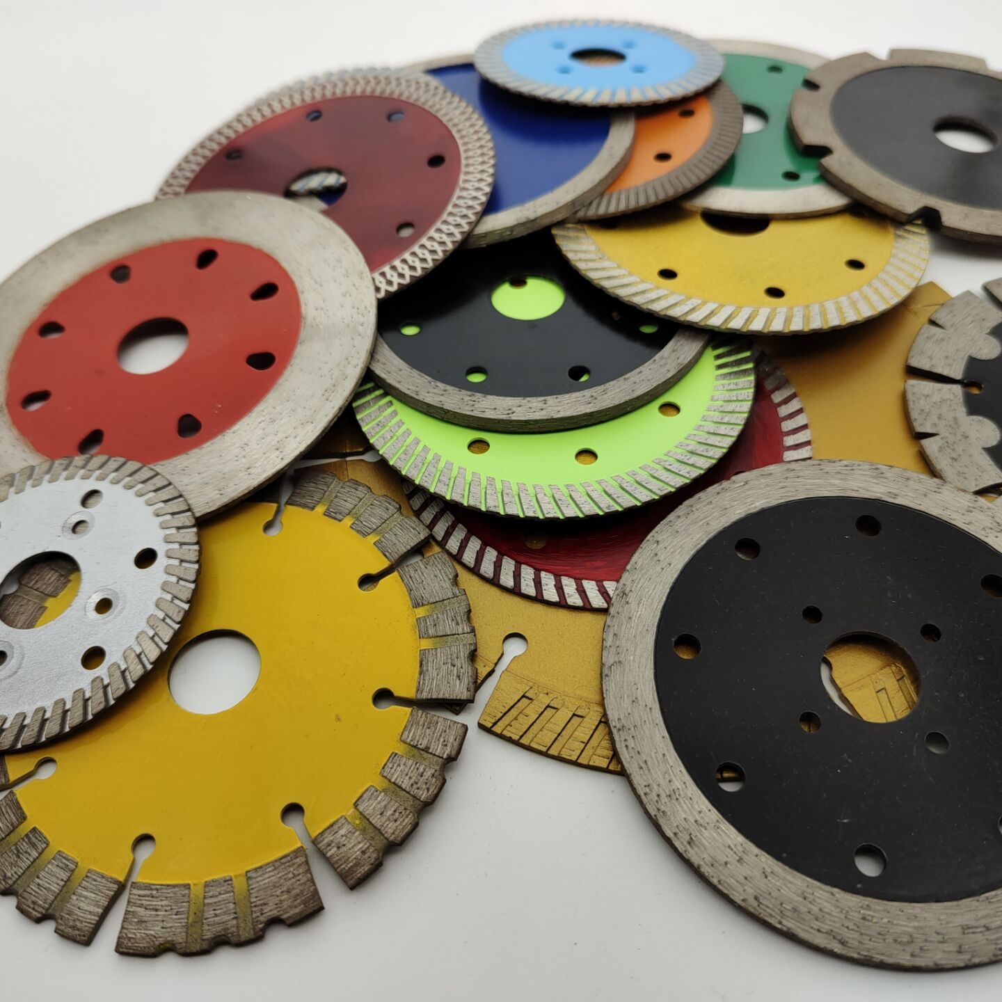 Diamond cutting disc