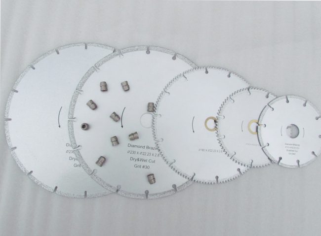 Vacuum brazed diamond saw blade