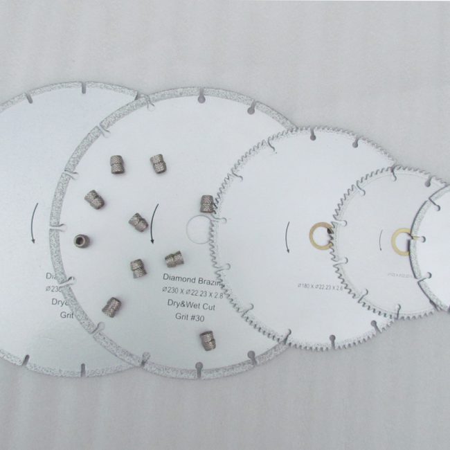 Vacuum brazed diamond saw blade